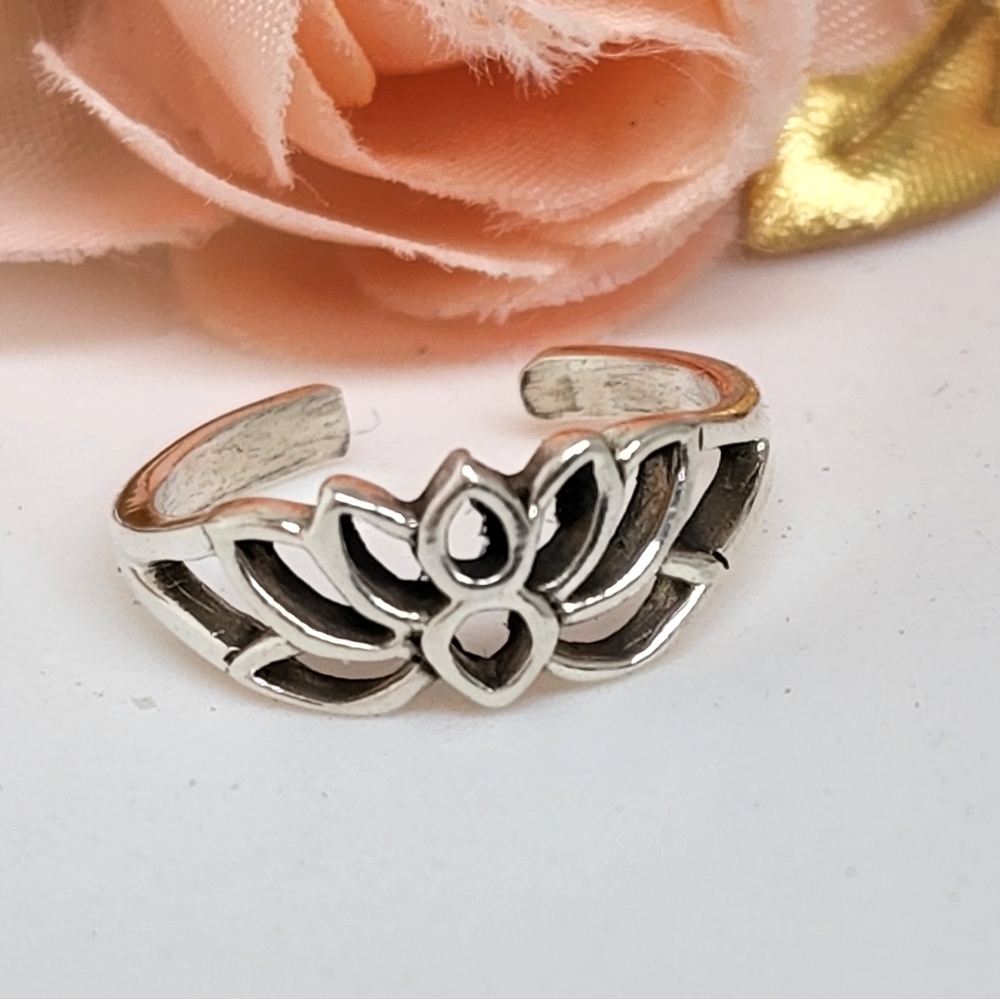 Sterling silver lotus adjustable toe ring